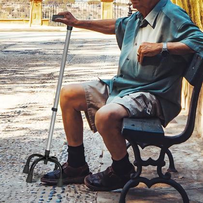 Imagem de Bengala Bastão Ortopédica Idoso Em Alumínio Com 4 Pontas Cor Prata Com Regulagem 100 Kg