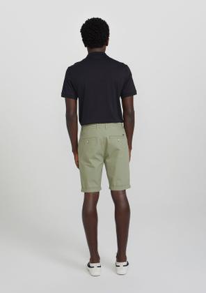 Imagem de Bermuda Básica Masculina Em Sarja Com Elastano