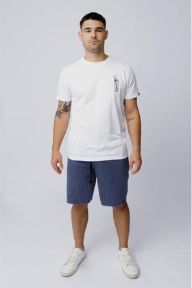 Imagem de Bermuda de Moletom Efeito Jeans com Estampa Alto Relevo no Bolso Frontal