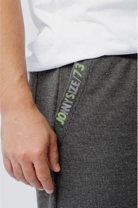 Imagem de Bermuda de Moletom Efeito Jeans com Estampa Alto Relevo no Bolso Frontal