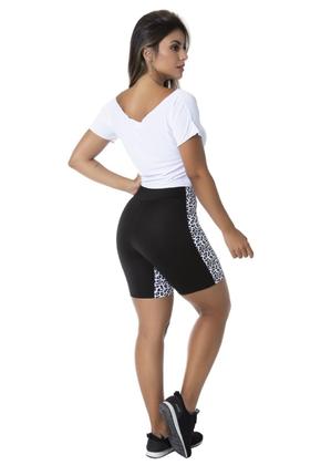 Imagem de Bermuda DLK com Estampa de Onca Preta