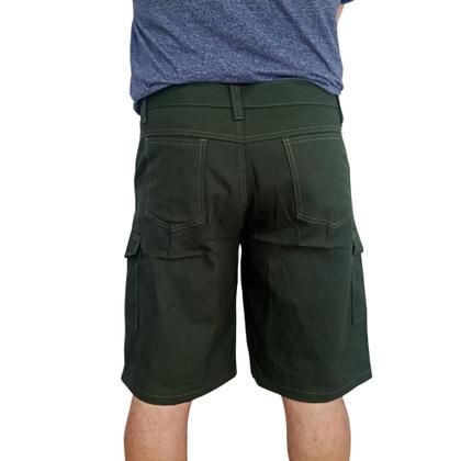 Imagem de Bermuda Masculina de Sarja Cargo com Bolsos Laterais Durabilidade e Estilo Prático