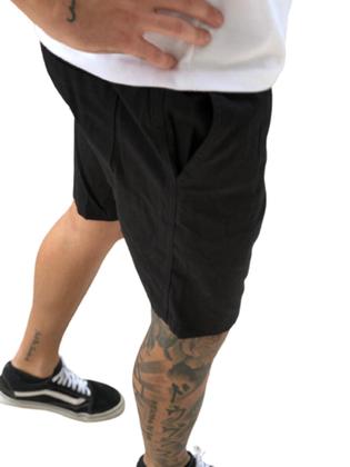 Imagem de Bermuda Short Masculina de Sarja Lisa Acima do Joelho Elástico na Cintura e Regulagem 100% Algodão