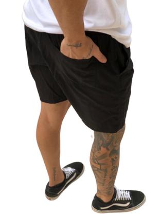 Imagem de Bermuda Short Masculina de Sarja Lisa Acima do Joelho Elástico na Cintura e Regulagem 100% Algodão