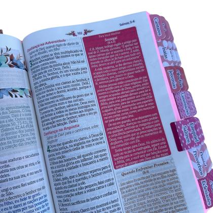 Imagem de Bíblia da Mulher Sábia de Estudos Branca Fé com Abas adesivas + marca páginas