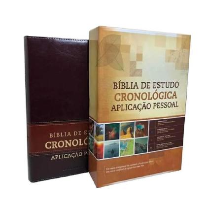 Imagem de Bíblia de estudo cronológica aplicação pessoal  capa de luxo marrom  arc  grande
