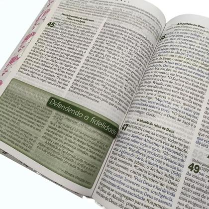 Imagem de Bíblia de estudo da mulher de deus  letra grande  com harpa e índice  capa de luxo pink