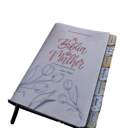 Imagem de Biblia de Estudo da Mulher Portátil Oston Sbb Naa Abas Já colocadas Douradas Caneta e Marca Páginas