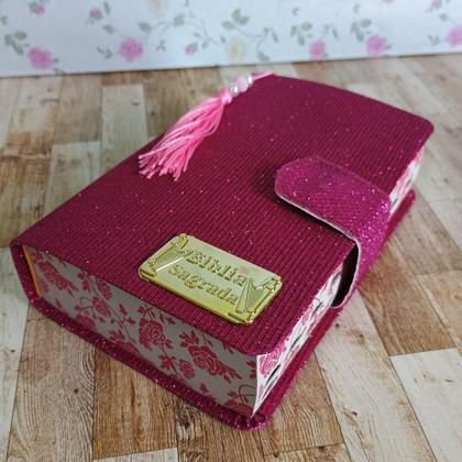 Imagem de Bíblia Feminina Média com Harpa Palavras de Jesus em Vermelho - Glitter com Botão Magnético