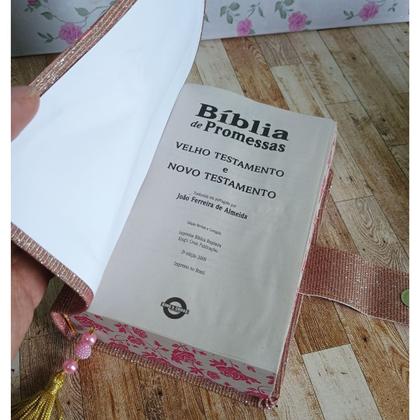 Imagem de Bíblia Feminina Média com Harpa Palavras de Jesus em Vermelho - Glitter com Botão Magnético