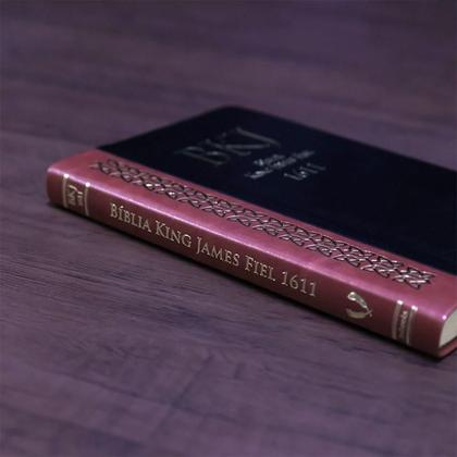 Imagem de Bíblia King James 1611  Fiel  Ultrafina Duotone