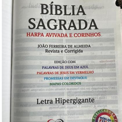 Imagem de Bíblia Letra Hipergigante Feminina e Palavras Jesus em Vermelho com Harpa Cristã de Botão Rosa Verde e Índice Mãe Mulher