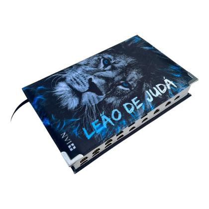 Imagem de Biblia NVI Leão de judá azul Capa dura Acolchoada com indice