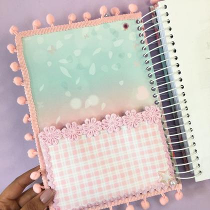 Imagem de Bíblia Sagrada Anote Espiral Magnólia Versão KING JAMES Letra Normal Capa Dura PERSONALIZADA