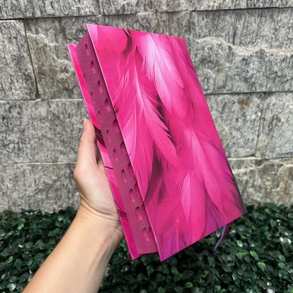 Imagem de Bíblia Sagrada Fé Rosa Feminina Edifica Letras Médias Folha Ecológica Com Harpa e Índice