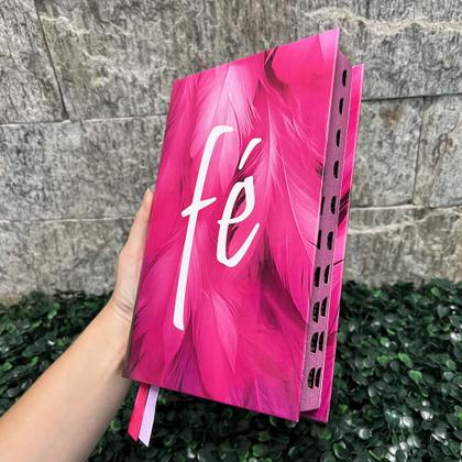 Imagem de Bíblia Sagrada Fé Rosa Feminina Edifica Letras Médias Folha Ecológica Com Harpa e Índice