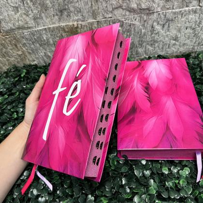 Imagem de Bíblia Sagrada Fé Rosa Feminina Edifica Letras Médias Folha Ecológica Com Harpa e Índice