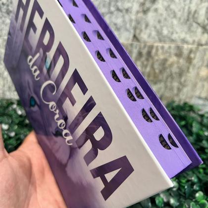 Imagem de Bíblia Sagrada Feminina Leão Herdeira da Coroa Roxa LETRAS MÉDIAS Folha ECOLÓGICA Com Harpa e Índice