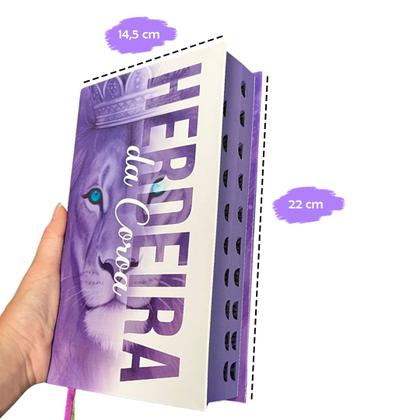 Imagem de Bíblia Sagrada Feminina Leão Herdeira da Coroa Roxa LETRAS MÉDIAS Folha ECOLÓGICA Com Harpa e Índice