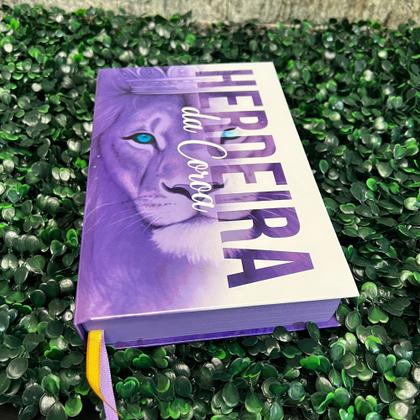 Imagem de Bíblia Sagrada Feminina Leão Herdeira da Coroa Roxa LETRAS MÉDIAS Folha ECOLÓGICA Com Harpa e Índice