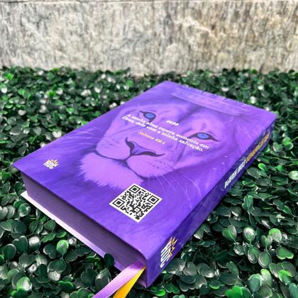 Imagem de Bíblia Sagrada Feminina Leão Herdeira da Coroa Roxa LETRAS MÉDIAS Folha ECOLÓGICA Com Harpa e Índice