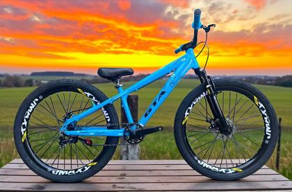 Imagem de Bicicleta 26 Gta Rebel Freeride Single Aro Vmaxx Freio a Disco Pneu Flame Preto