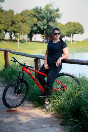 Imagem de Bicicleta Aro 29 Ksx Sd7 Feminina 21v Cabos Internos Alumínio Freios a Disco Garfo Suspensão Preto/Rosa