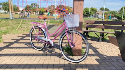 Imagem de Bicicleta Feminina Retrô Aro 26 Caiçara com Cesta Beach Brisa Feminina - Rosa/Branco