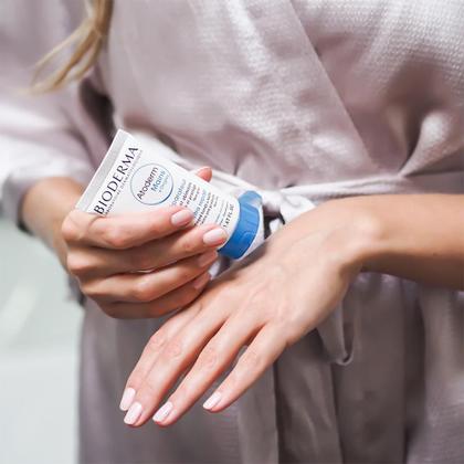 Imagem de Bioderma Atoderm Creme Hidratante para Mãos e Unhas 50ml