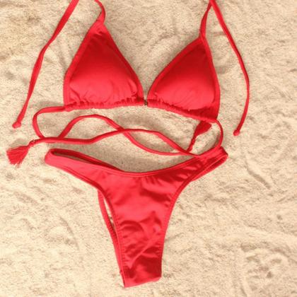 Imagem de Biquini Conjunto Asa Delta Levanta BumBum e Top Cortininha Com detalhe de metal entre seios e Ponteiras nos Roletes