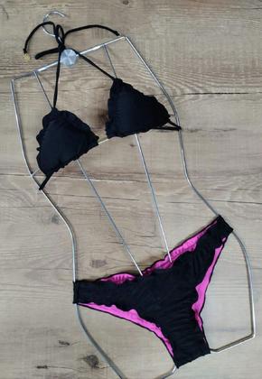 Imagem de Biquíni Cortininha Liso Com Bojo e Calcinha Empina Bumbum