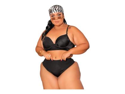 Imagem de Biquini em tecido trabalhado e detalhe de corrente nas alças