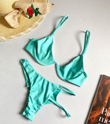 Imagem de Biquíni Feminino Aro V Invertido sem Bojo com Calcinha Fio Duplo e Tira Lateral