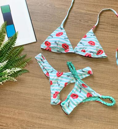 Imagem de Biquíni Feminino Aviador Com Bojo e 2 Calcinhas uma Asa Delta Fio Duplo e Calcinha FruFru