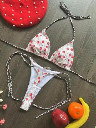 Biquini Feminino com Estampa de Cereja - Conjunto Sexy de Duas Peças Imagem de Biquini Feminino com Estampa de Cereja - Conjunto Sexy de Duas Peças