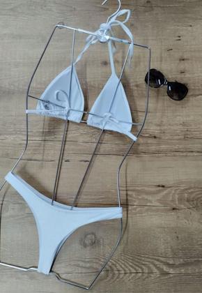 Imagem de Biquíni Feminino Cortininha Liso Com Bojo Com Calcinha Fio Dental e Asa Delta