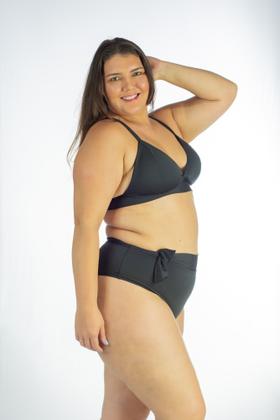 Imagem de Biquíni Plus Size Liso com Bojo V e Calcinha Hot Pant Laço