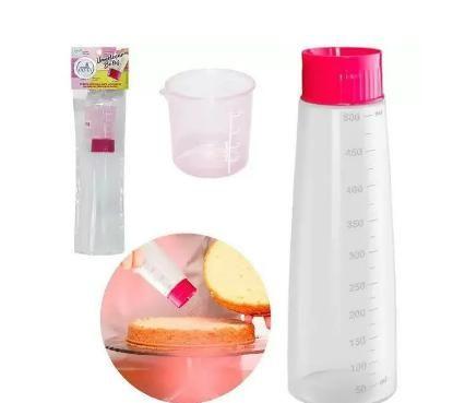 Imagem de Bisnaga Regador De Bolos Plástico  De 500ml  Com Copo Medidor 70ml