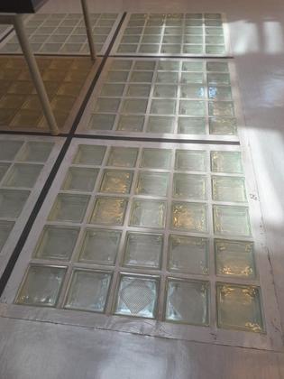 Imagem de Bloco De Vidro Piso 19X19X8Cm (Dots) - Construmarcas