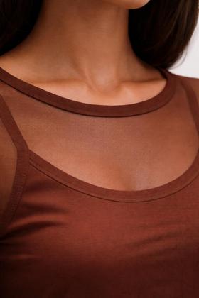 Imagem de Blusa Básica Feminina em Tule Transparente para Sobreposição TAMANHO:GCOR:MARROM