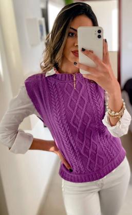 Imagem de Blusa Colete em Tricô Manga Cavada Pulover Gola Redonda Tramas em Aran Moda Outono/Inverno