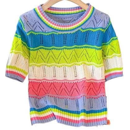 Imagem de Blusa Cropped Feminina Listrada Arco-Íris Com Recortes Vazados E Decote Redondo Casual Manga Curta