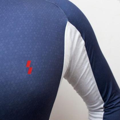 Imagem de Blusa Esportiva Leve Proteção Uv50 Térmica Tempestal Capuz