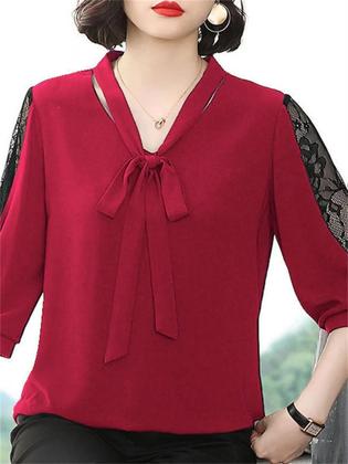 Imagem de Blusa Feminina Casual com Gola Meia Renda e Detalhe Gravata Borboleta - Primavera/Verão