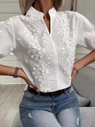 Imagem de Blusa Feminina Vintage Branca com Bordado, Decote V e Manga Lanterna