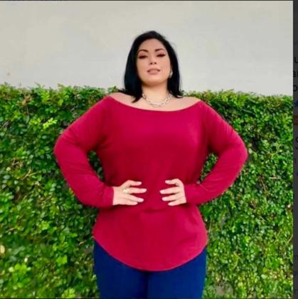 Imagem de Blusa Plus Size Super Elegante C/ Tecido Liso Manga Comprida