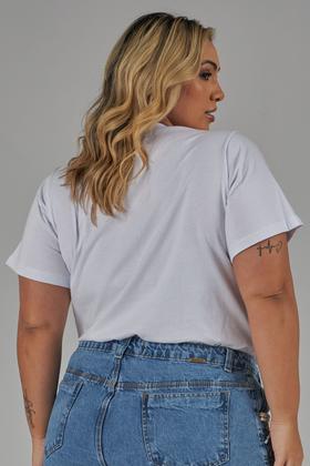 Imagem de Blusa T-shirt com Estampa Exclusiva CUSCUZ É MELHOR QUE MUITA GENTE”