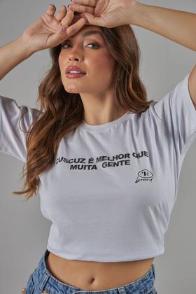 Imagem de Blusa T-shirt com Estampa Exclusiva CUSCUZ É MELHOR QUE MUITA GENTE”