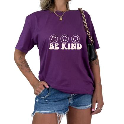 Imagem de Blusão Camisa Be Kind Estampa Modelo Gringa Larga Camiseta Modinha 