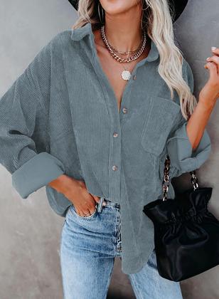 Imagem de Blusão Shacket Dokotoo para mulher em veludo cotelê azul celeste tamanho L